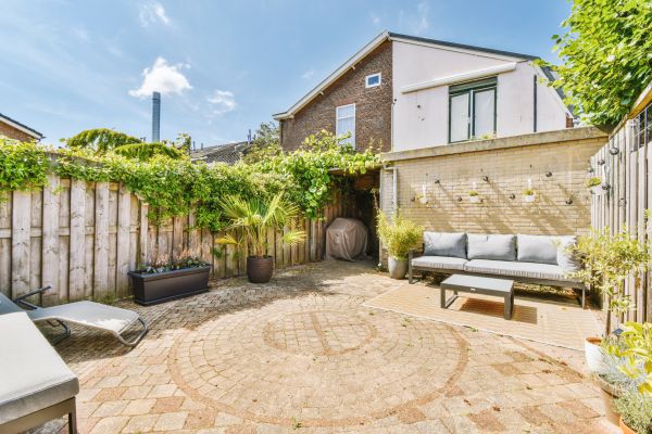 Courtyard Patio Service in Hamilton